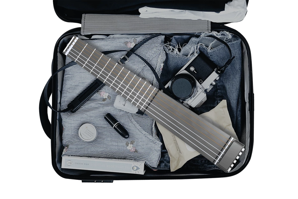 Minicorda スーツケースサイズ ミニギター Suitcase-friendly travel guitar built to sound like